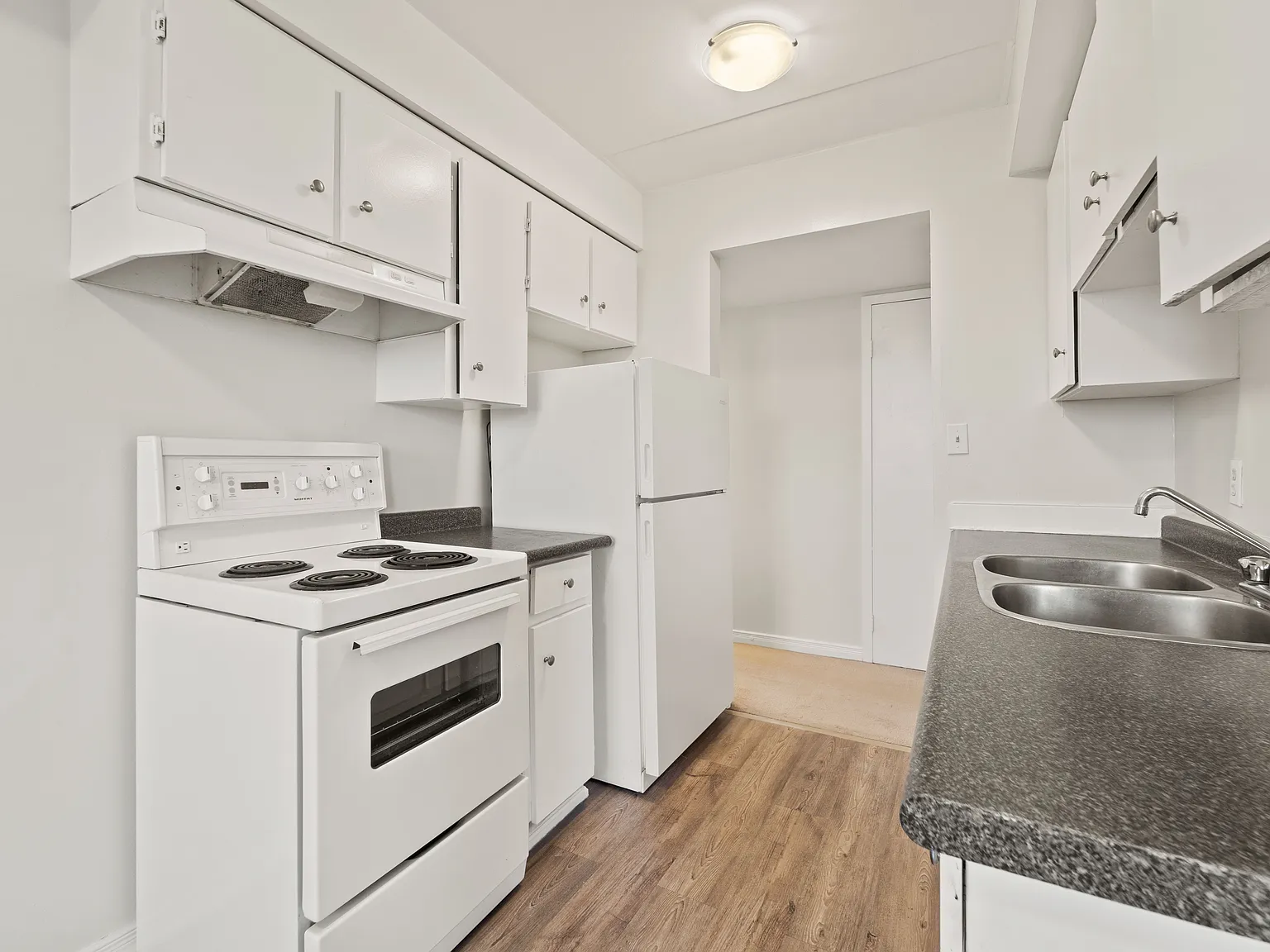Caron Tower Apartments — Photo 1