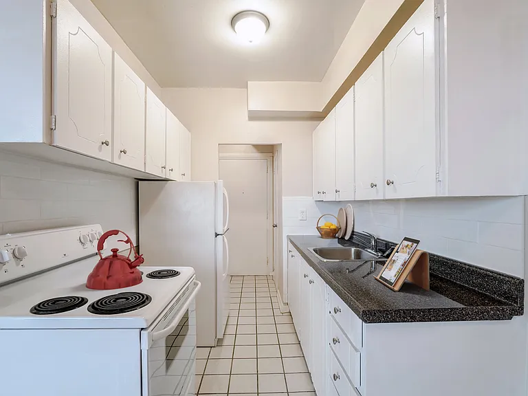 822 Glen St — Photo 19