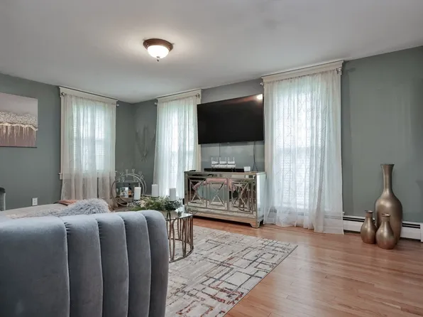 416 Maple St APT 1, Danvers, MA 01923