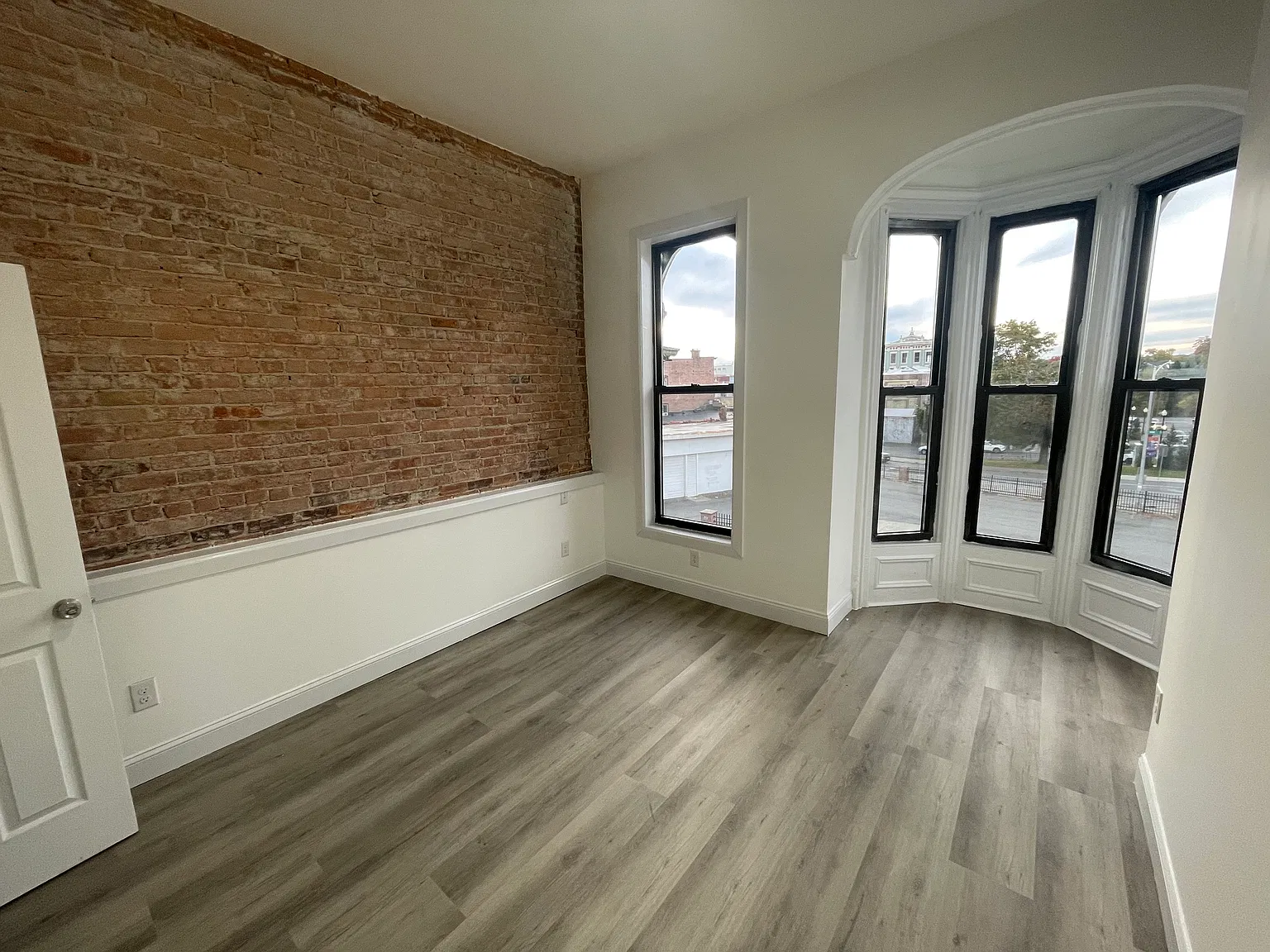 2 bed, 980 sqft, $1,400 — Photo 3
