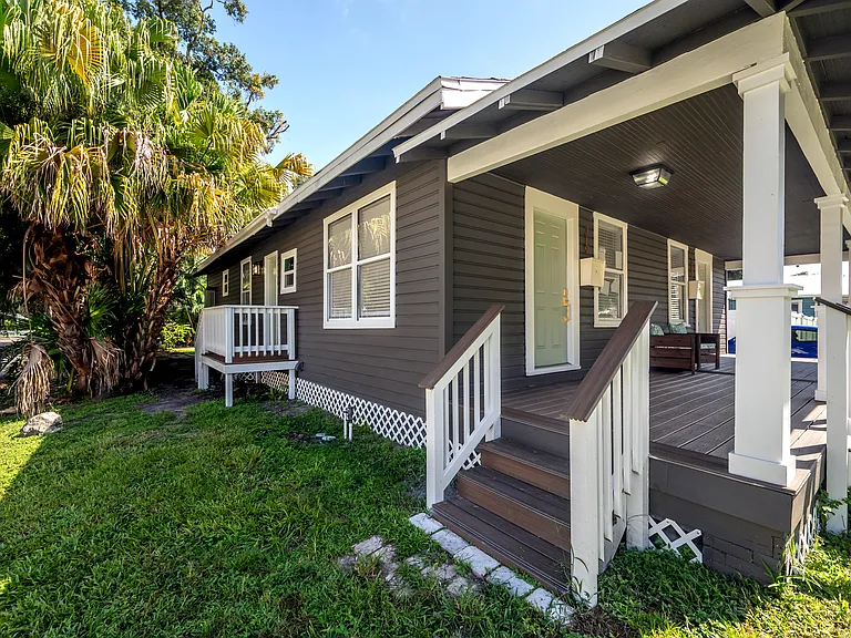 317 W Curtis St — Photo 44