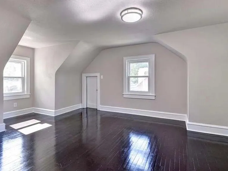255 Lasalle Ave — Photo 9