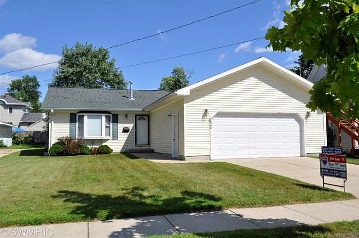 620 S Front St photo 1