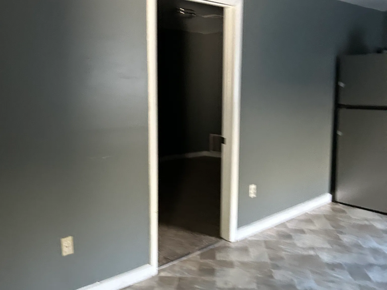 3 bed, 900 sqft, $1,390 — Photo 2