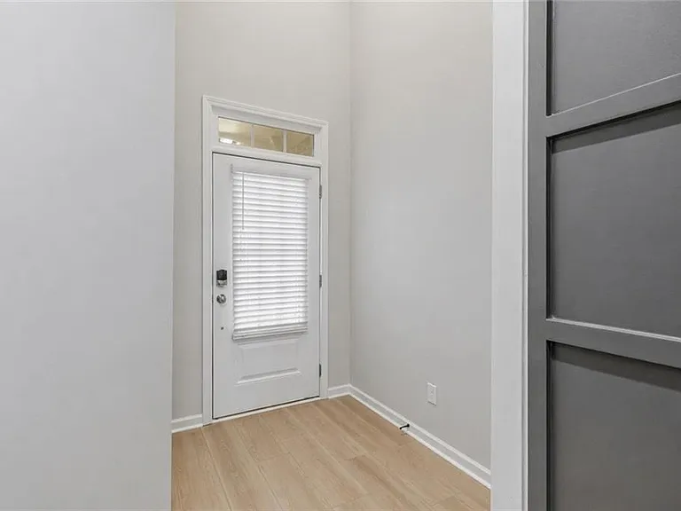1339 Endicott Ct — Photo 2