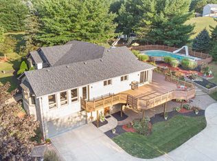 12886 Sue Dee Ln, South Lyon, MI