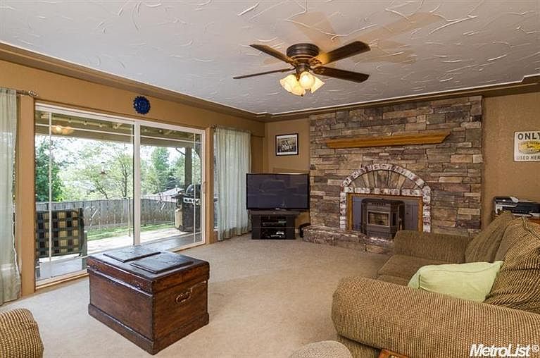 2nd image of 385 Jane Dr