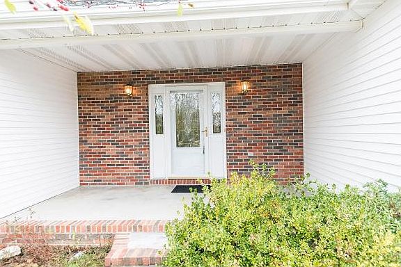 4th image of 17983 Glenwood Dr