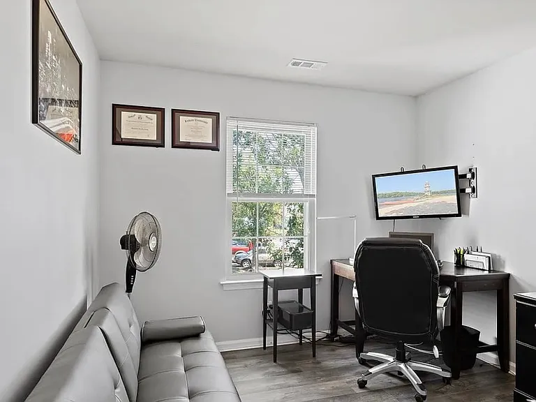 440 Atlanta Ct — Photo 14