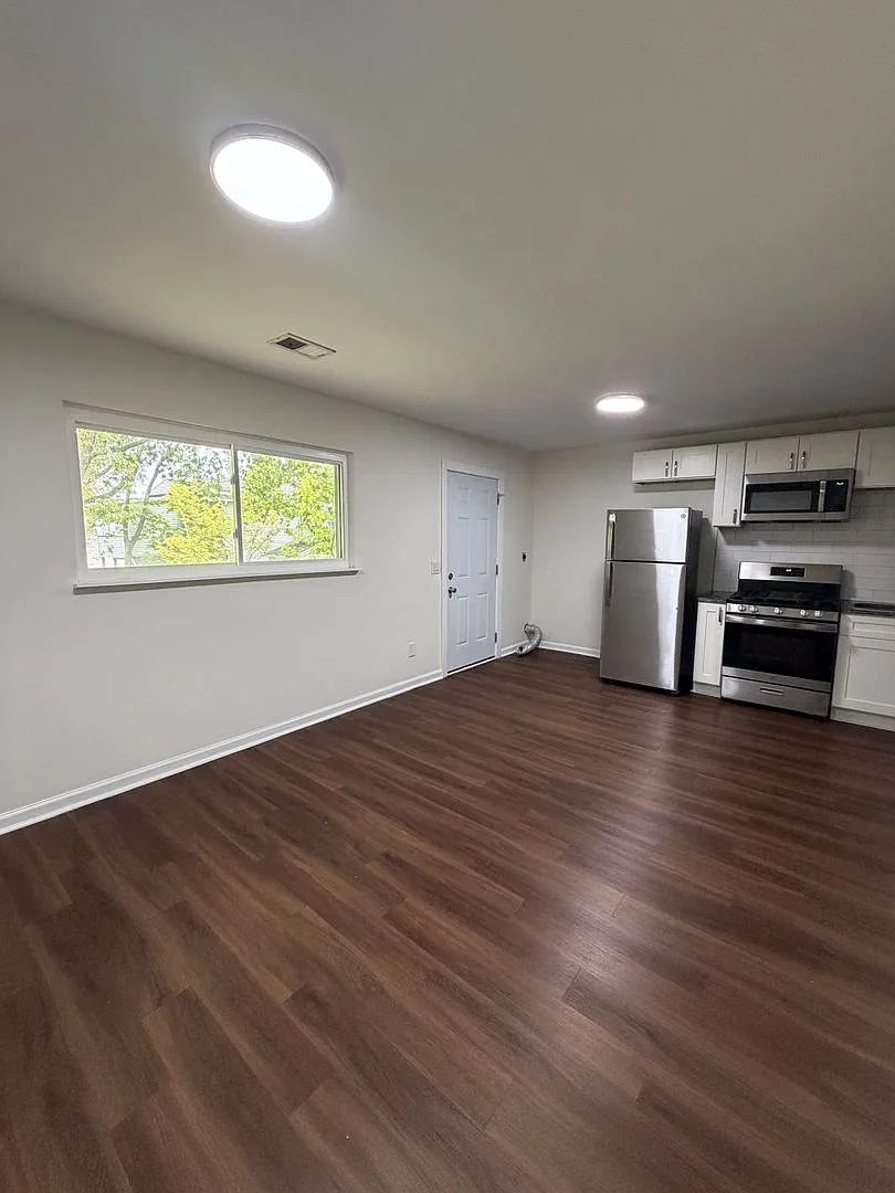 1450 East Fulton Street — Photo 3