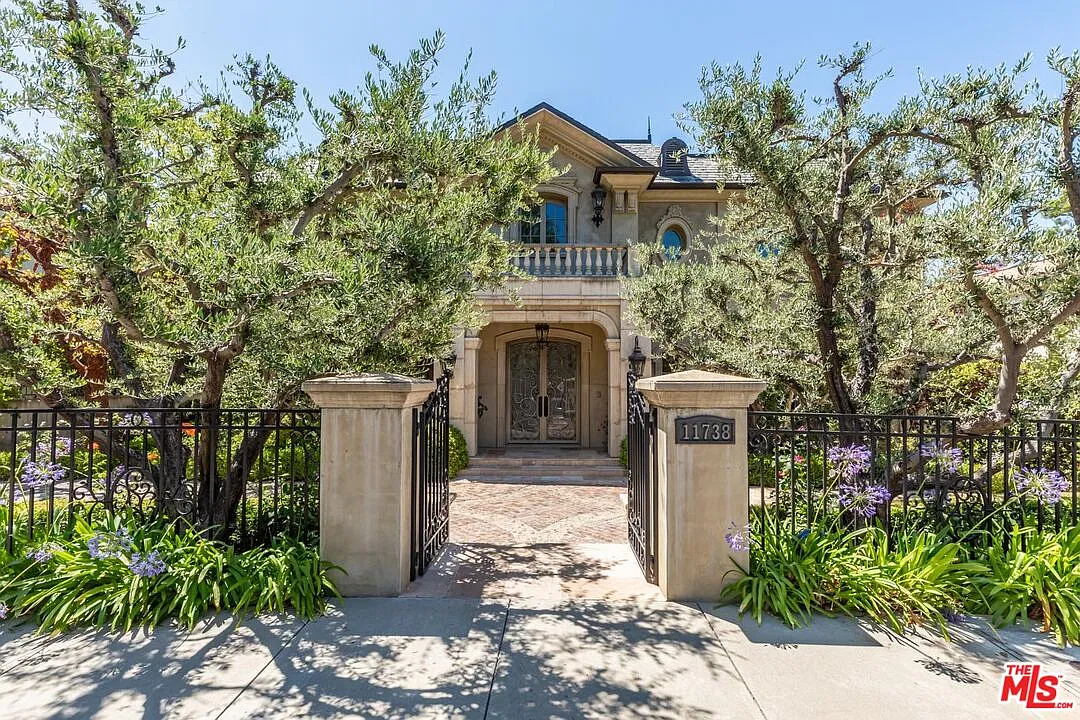 7 bed, 10.0 bath, 13105 sqft, $55,000 — Photo 4
