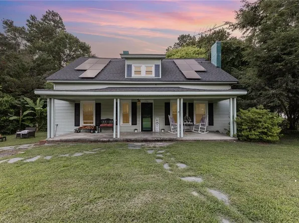 526 S Fayetteville St, Liberty, NC 27298