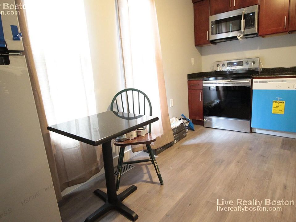2nd image of 14 Higgins St #5R