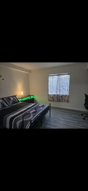 2 bed, 1.0 bath, 100 sqft, $1,200 — Photo 1
