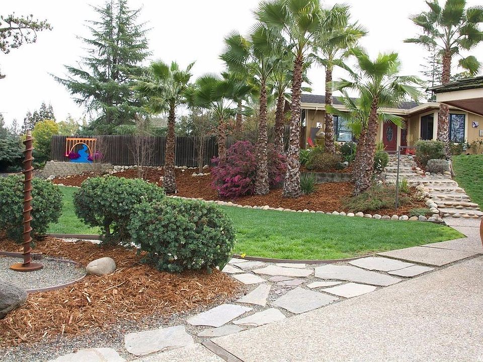1st image of 110 Sunrock Dr