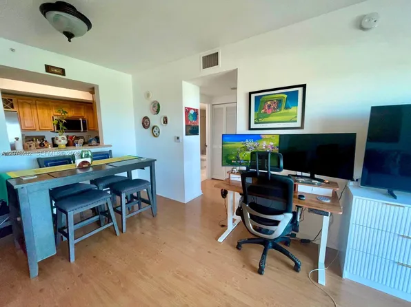 4242 NW 2nd St APT 1007, Miami, FL 33126