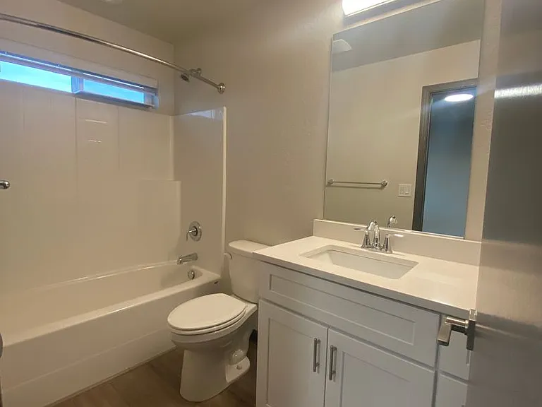 21 E H St #A — Photo 14