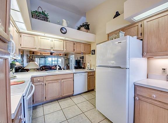 4th image of 4718 SW 12th Pl APT 205