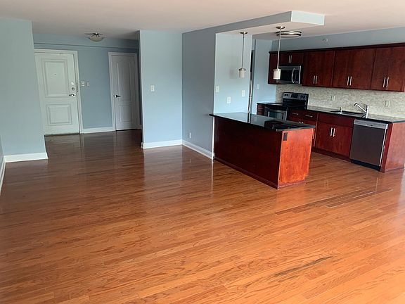 4th image of 60 Parkway Dr E APT 3K