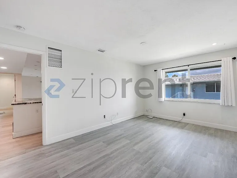 232 Palm Dr #6 — Photo 17