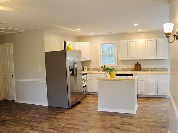 5th image of 14411 The Glebe Ln