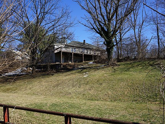 2nd image of 2230 Overlook Rd NE