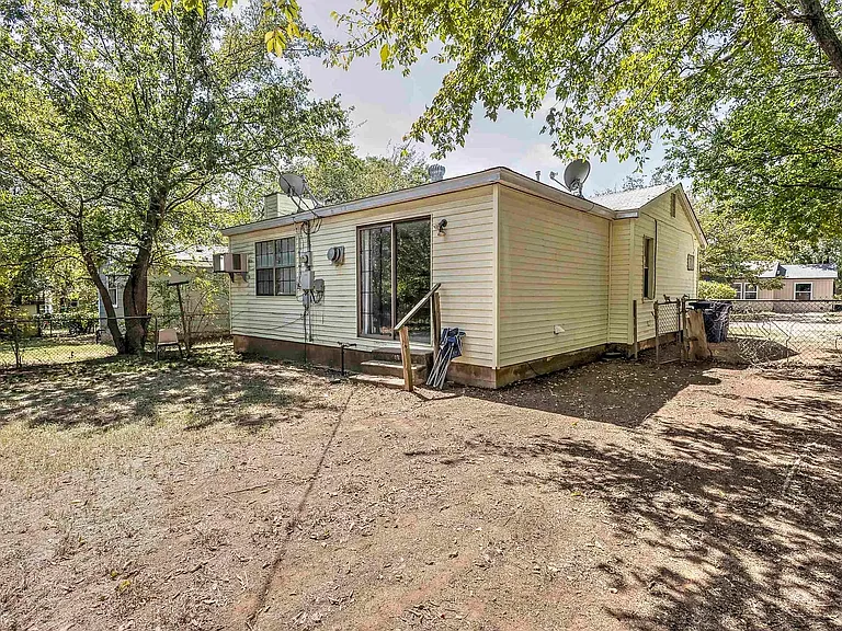 606 N I St — Photo 15