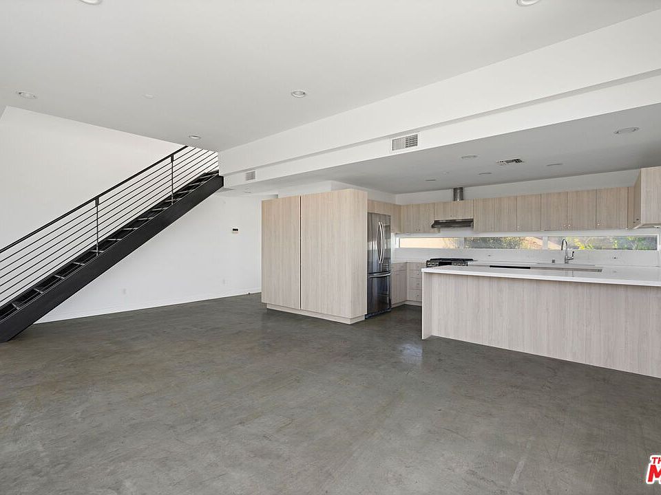 1st image of 660 Rose Ave APT 1