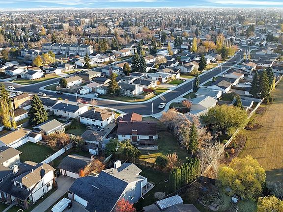 3rd image of 11026 169a Ave NW