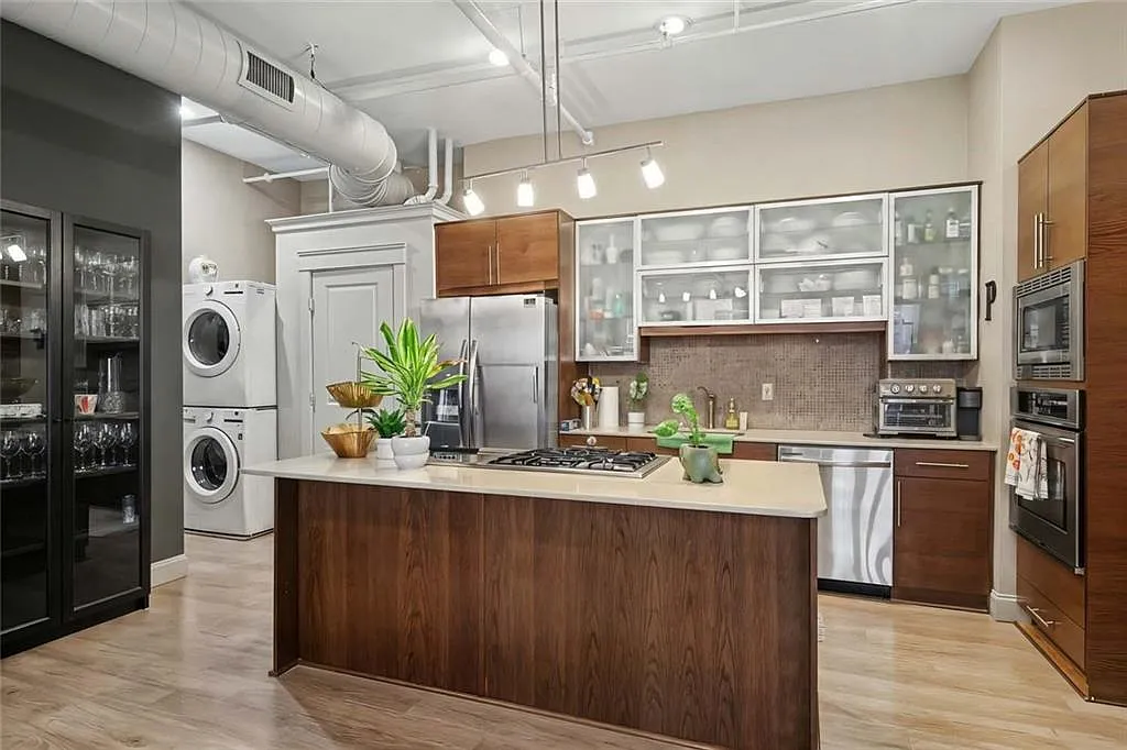 2 bed, 2.0 bath, 1717 sqft, $3,100 — Photo 4