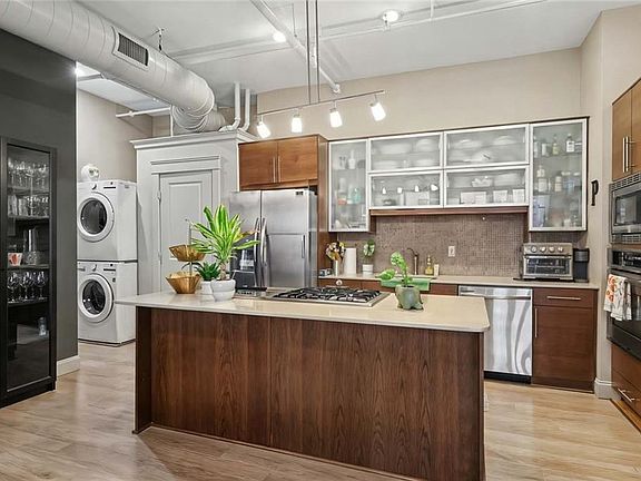 4th image of 62 Orange St Unit 3