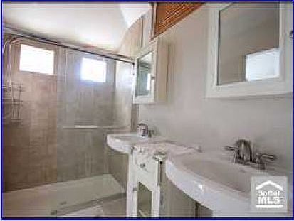 4th image of 11 Santa Monica St