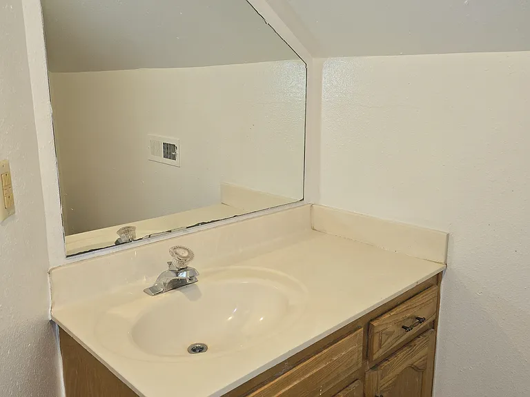 616 E Harrison St — Photo 12