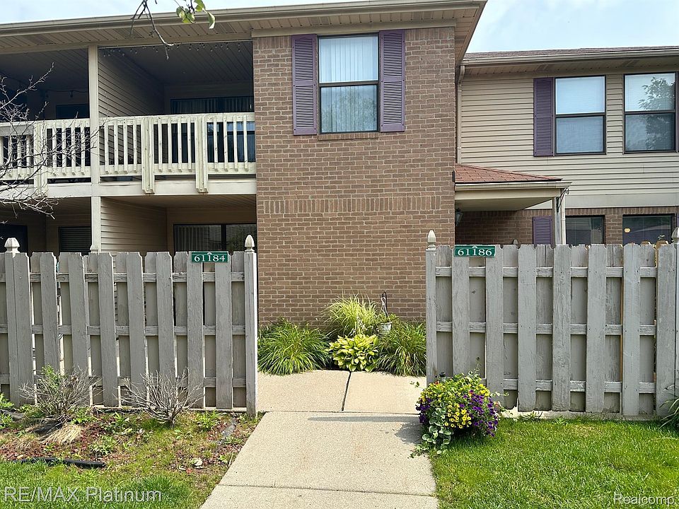 1st image of 61184 Greenwood Dr