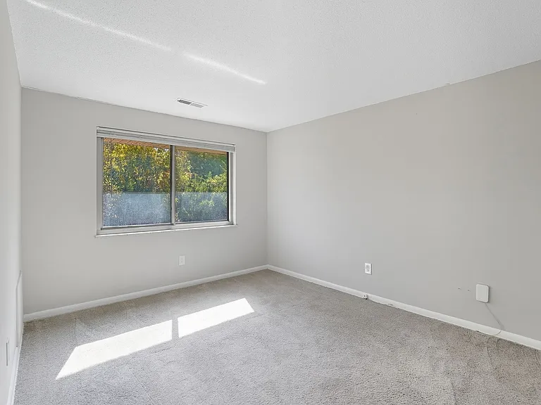 Coventry Court Townhomes — Photo 16