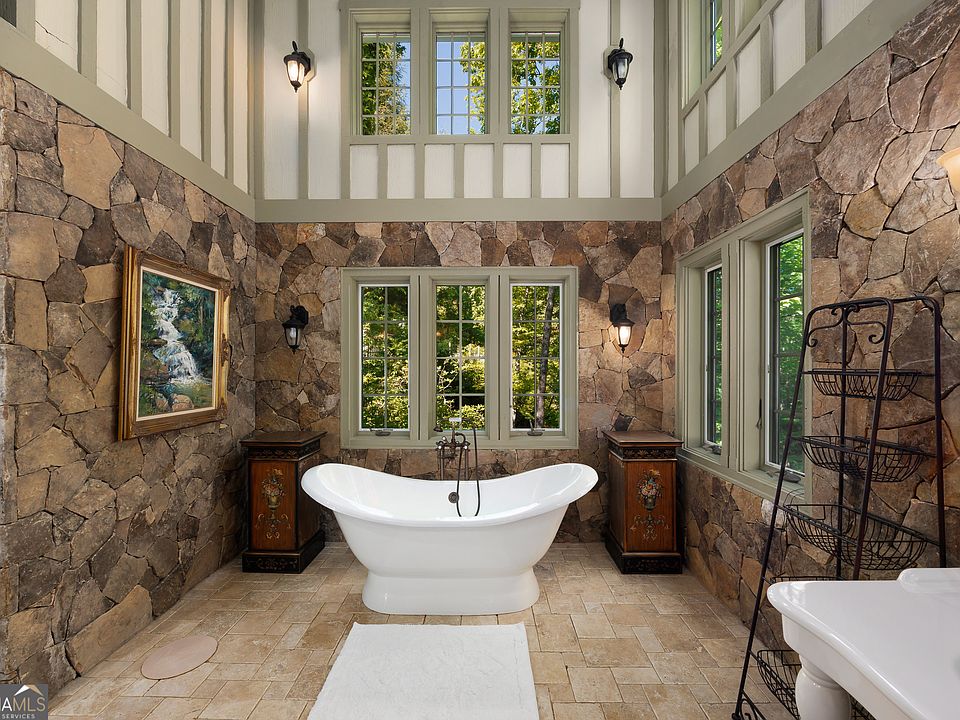 31st image of 230 Woodside Ln