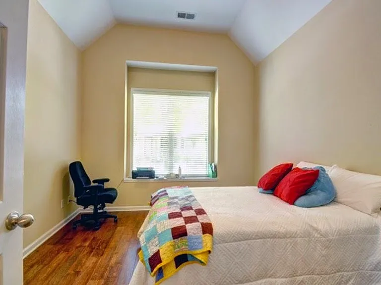 1241 Isle Bay Dr — Photo 12