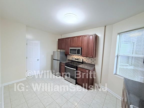 5th image of 146-150 Manhattan Ave #1A