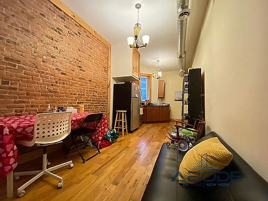2nd image of 645 Willoughby Ave #5R