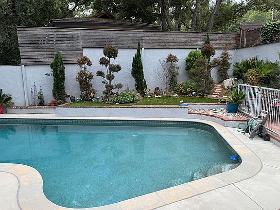 3rd image of 3806 Cedarbend Dr