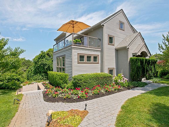 4th image of 20 Bayberry Avenue