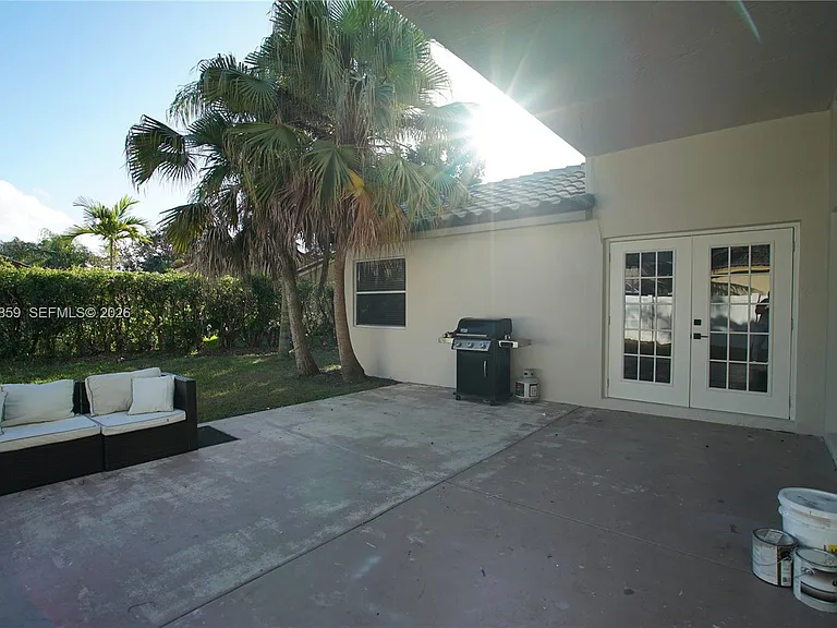 658 Stanton Dr — Photo 11