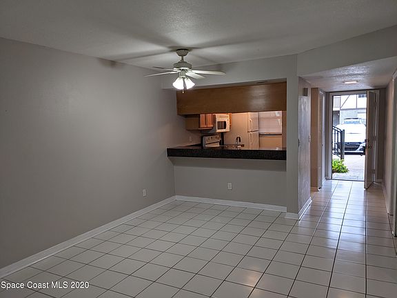 3rd image of 3070 Sir Hamilton Cir #3070