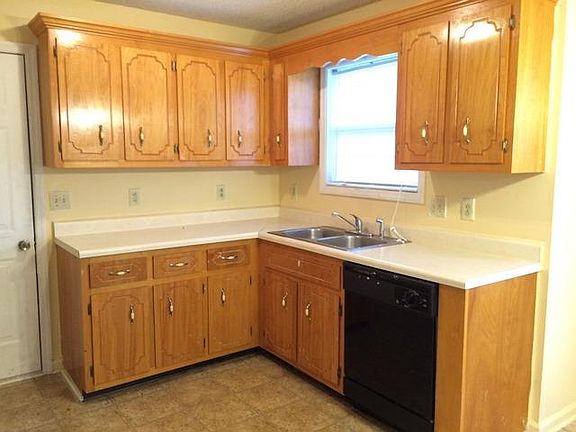 3rd image of 367 Cranklen Cir