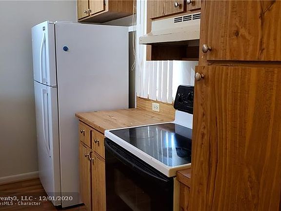 4th image of 10038 Twin Lakes Dr #10038