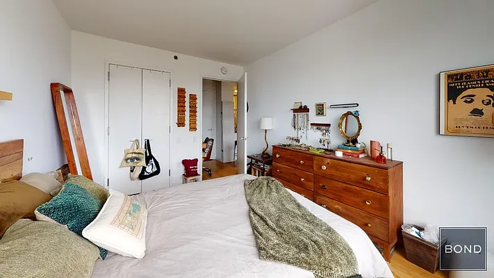 Rented by Bond New York | media 33