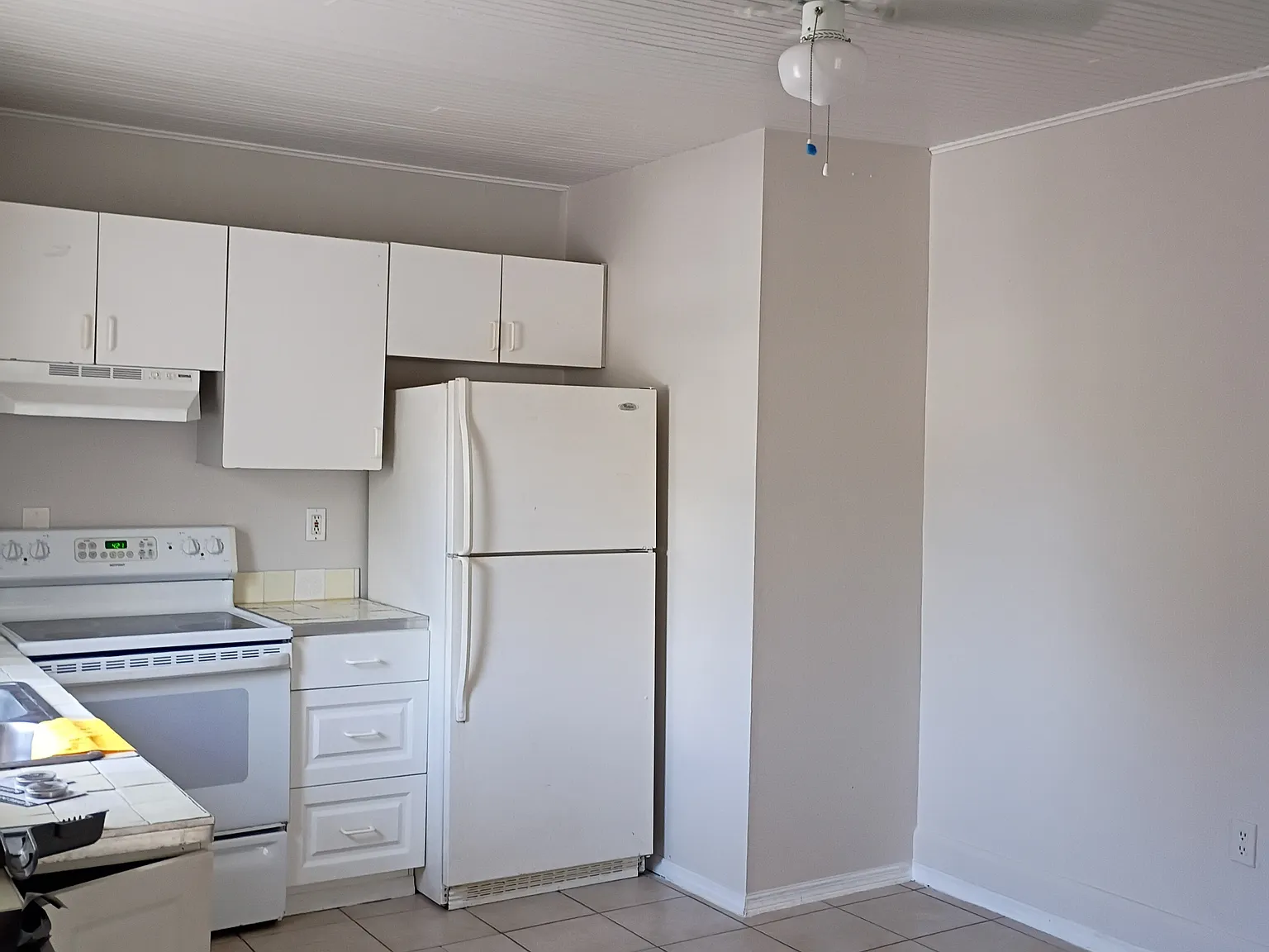 3 bed, 1000 sqft, $1,650 — Photo 1