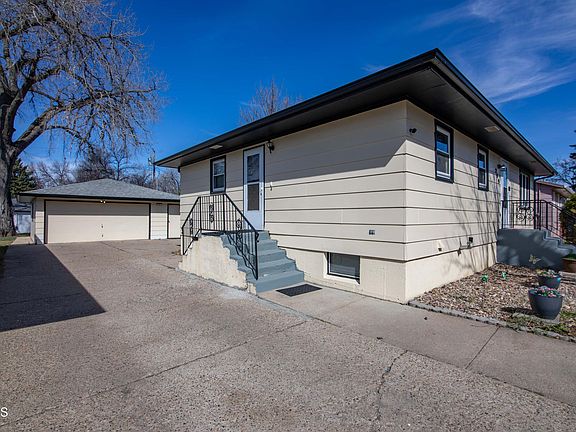 2nd image of 209 3rd Ave SW