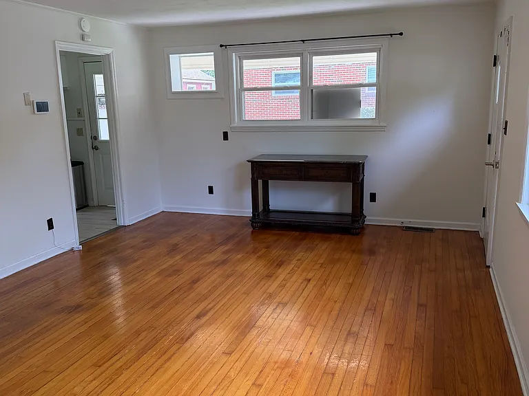 805 Brown Ave — Photo 5