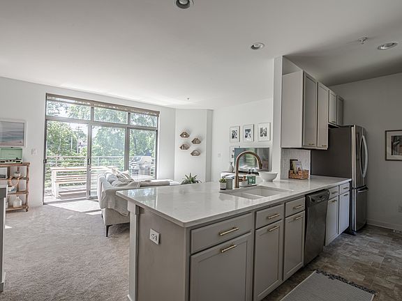 4th image of 307 Mill Reserve Dr